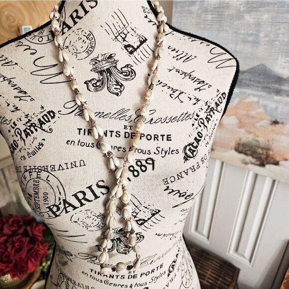 New Handmade Beaded Lei Natural Seashell Necklace. - Picture 2 of 13